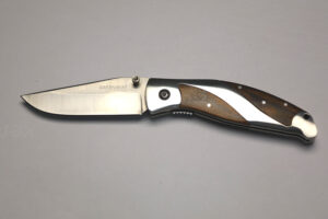 Нож туристический складной